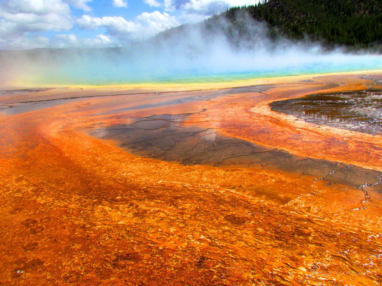 火山山脉风景画图片