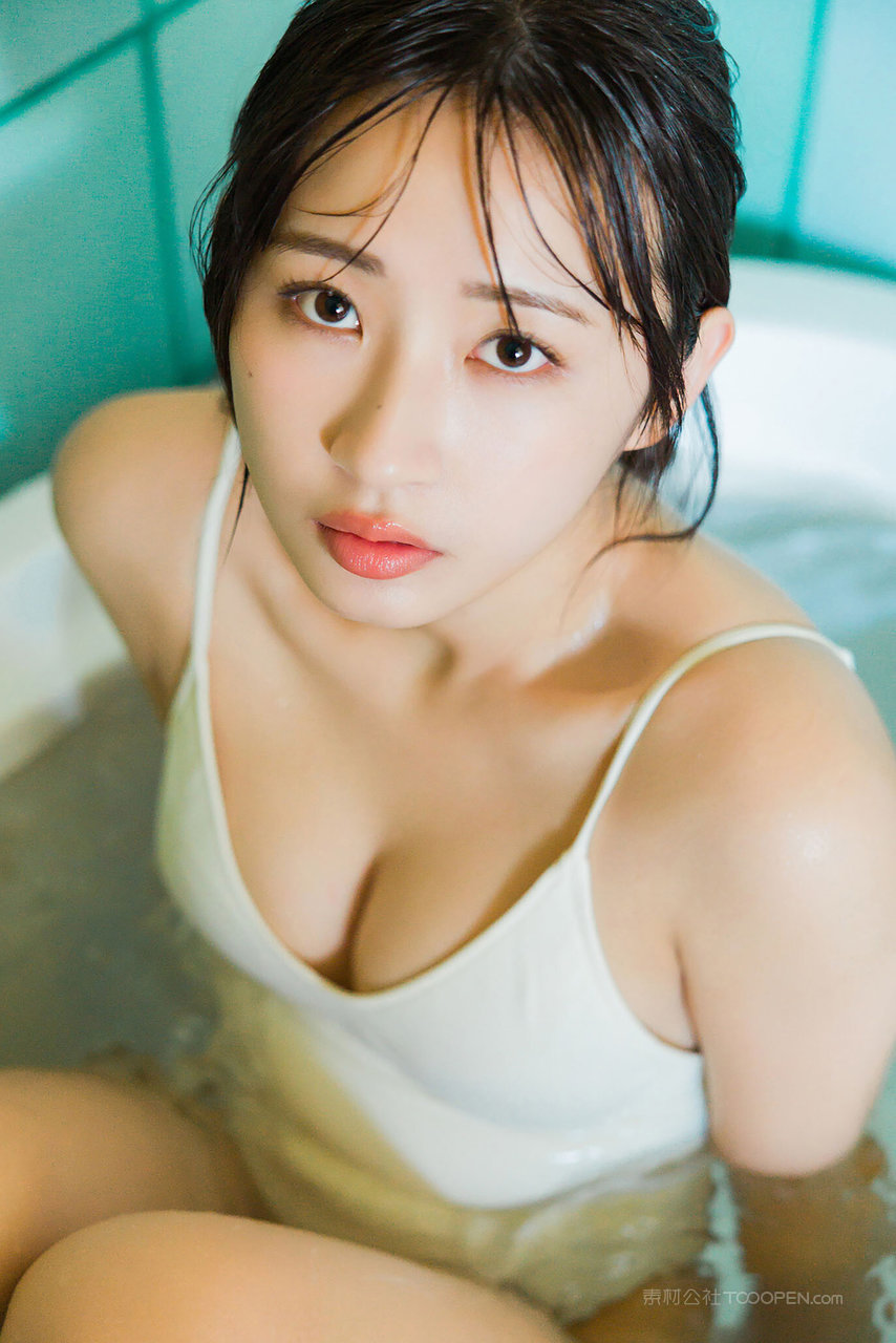 日本蜜桃臀美女背影图片