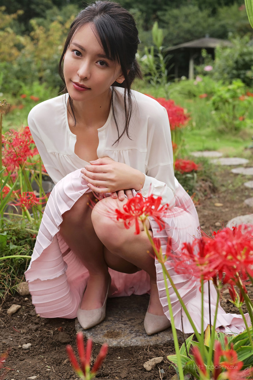 日本成熟美女艺术照