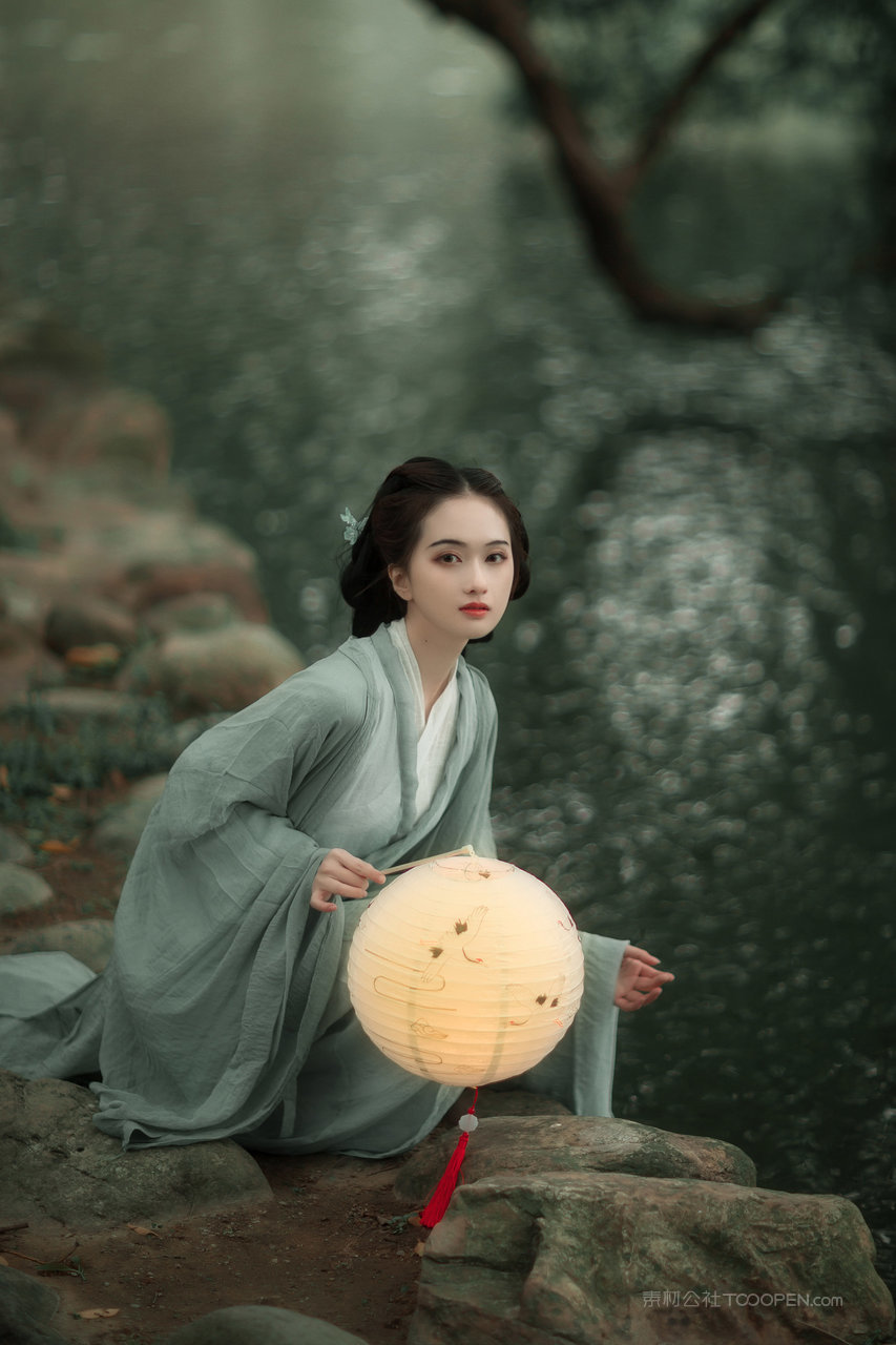 打着灯笼的清纯古装美女古风壁纸图片大全