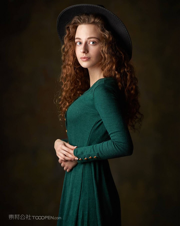 欧美清纯卷发美女图片