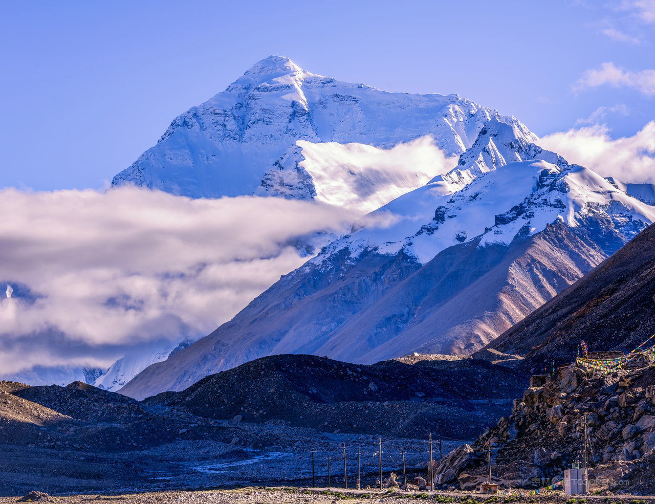 珠穆朗玛峰风景画图片