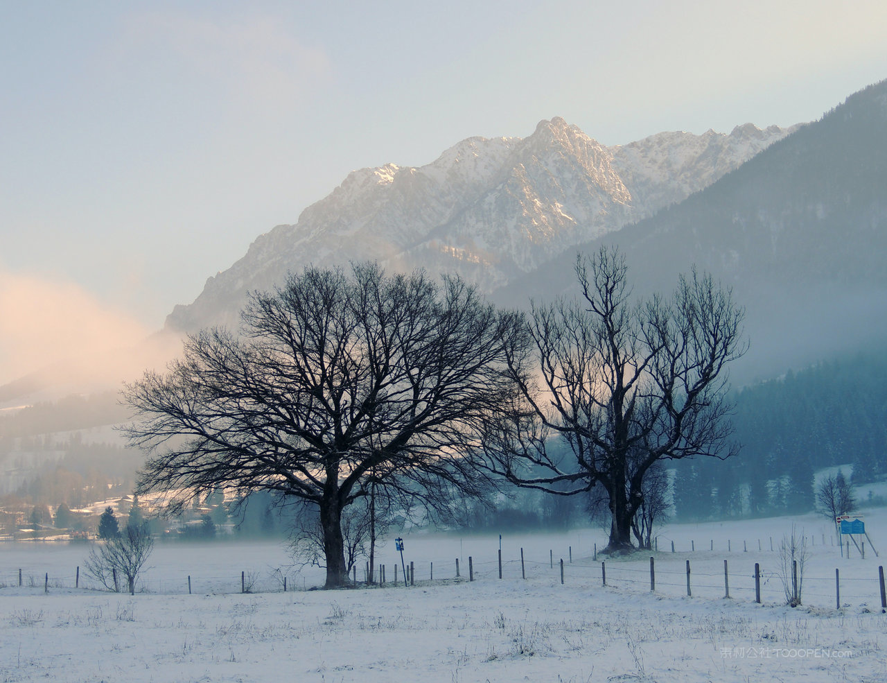 雪山巍峨山脉图片素材