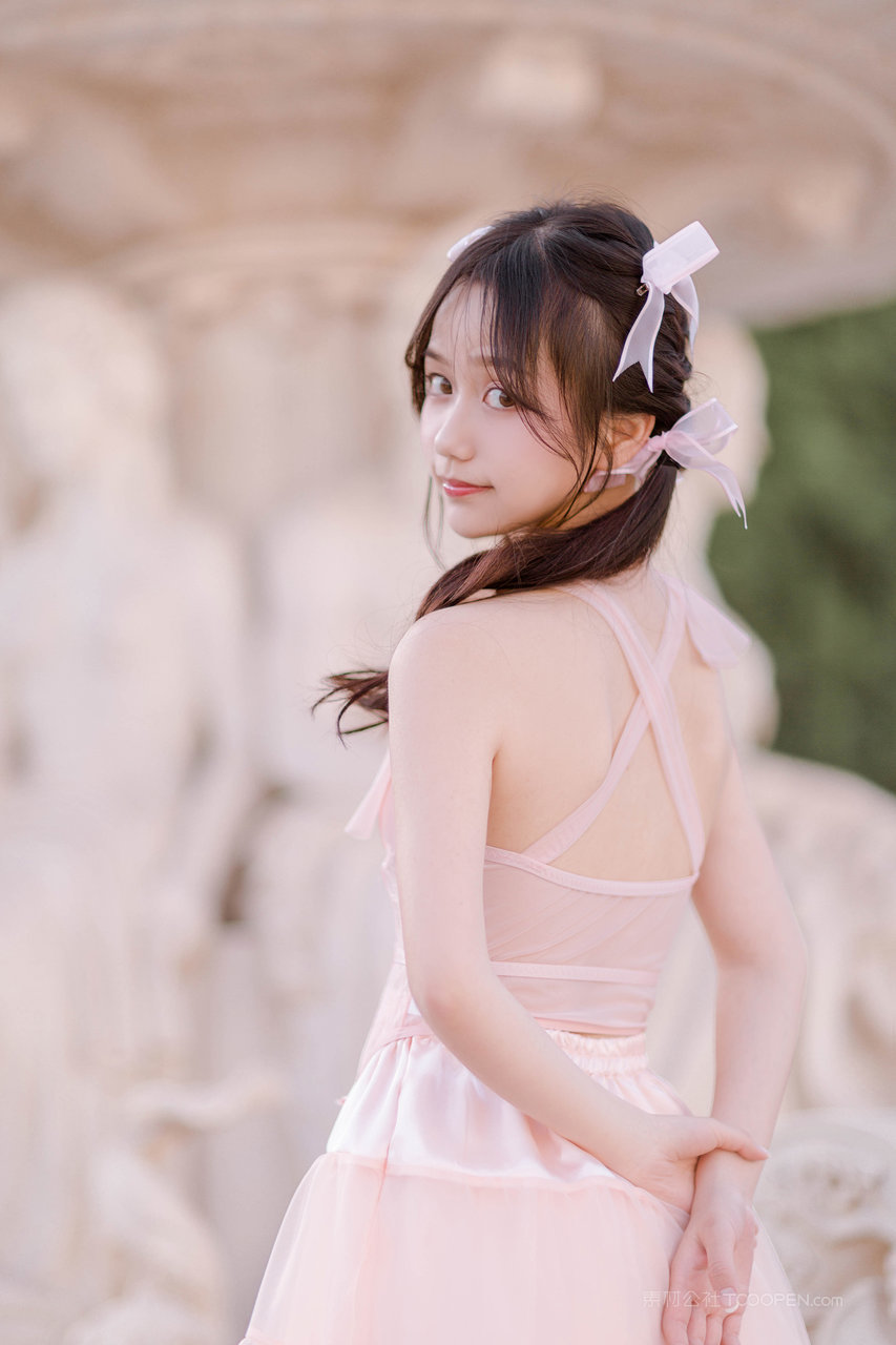 回眸一笑的清纯甜美女孩高清手机壁纸图片下载