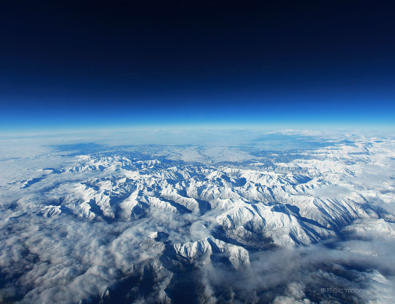 高清雪山风景画图片