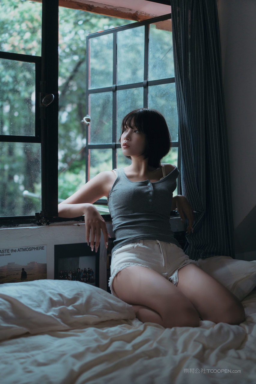 短发小姐姐床上自拍