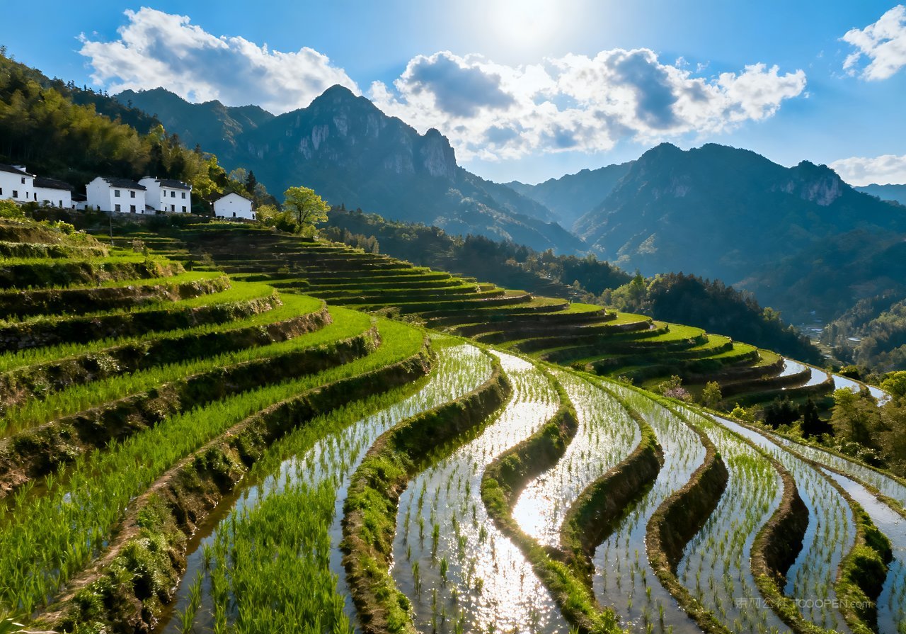 唯美春天意境天空河流山峰春意风景