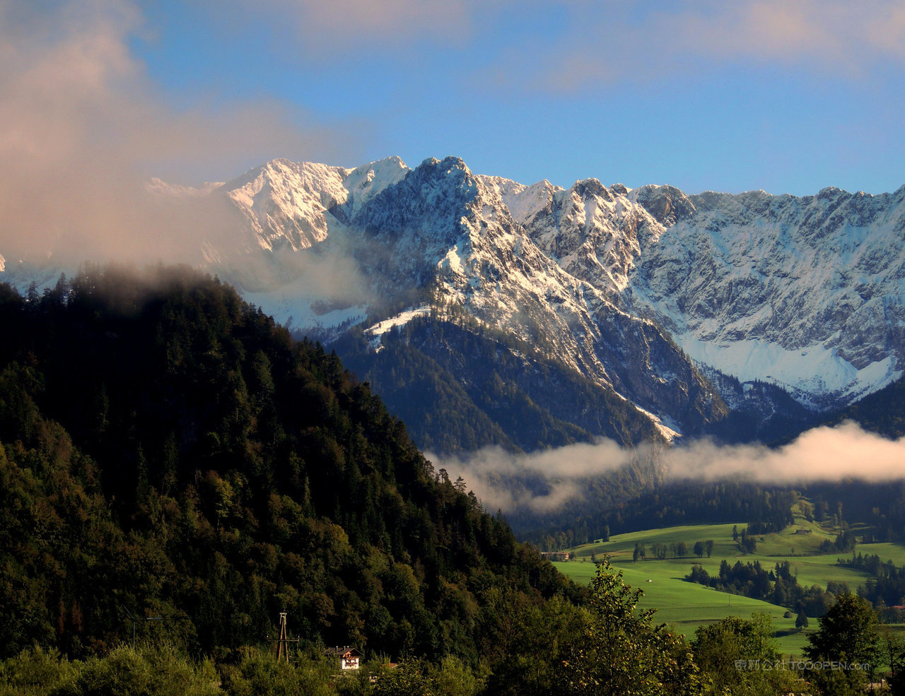 雪山巍峨山脉图片素材