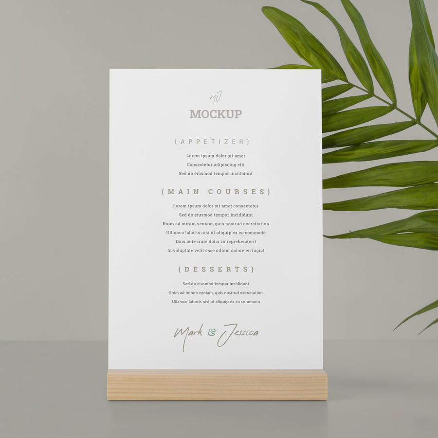 酒店高档木质台卡场景样机