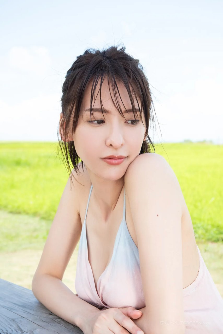 清纯性感女神户外写真