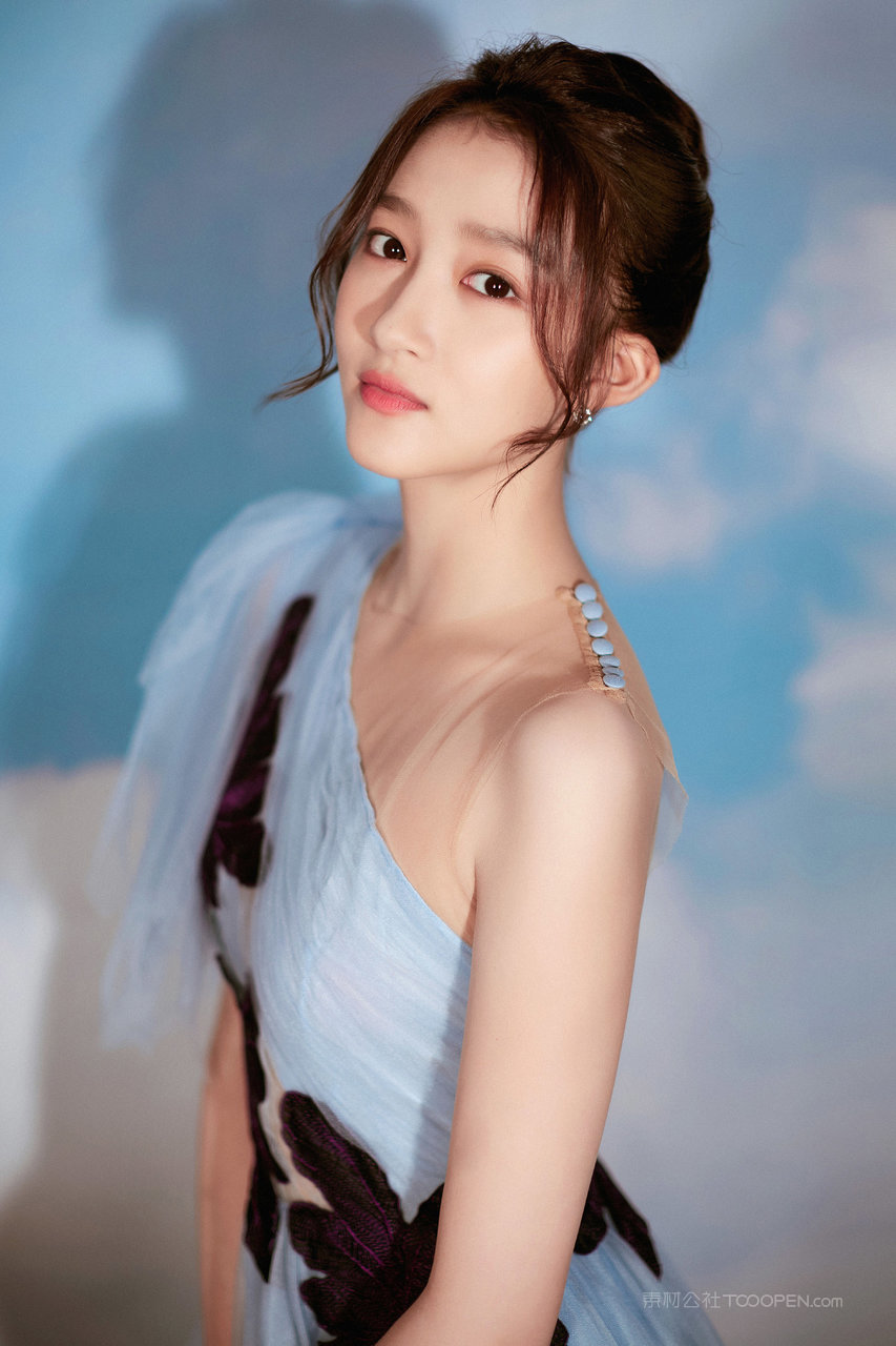 国内好看的美女明星关晓彤个人写真高清大图下载