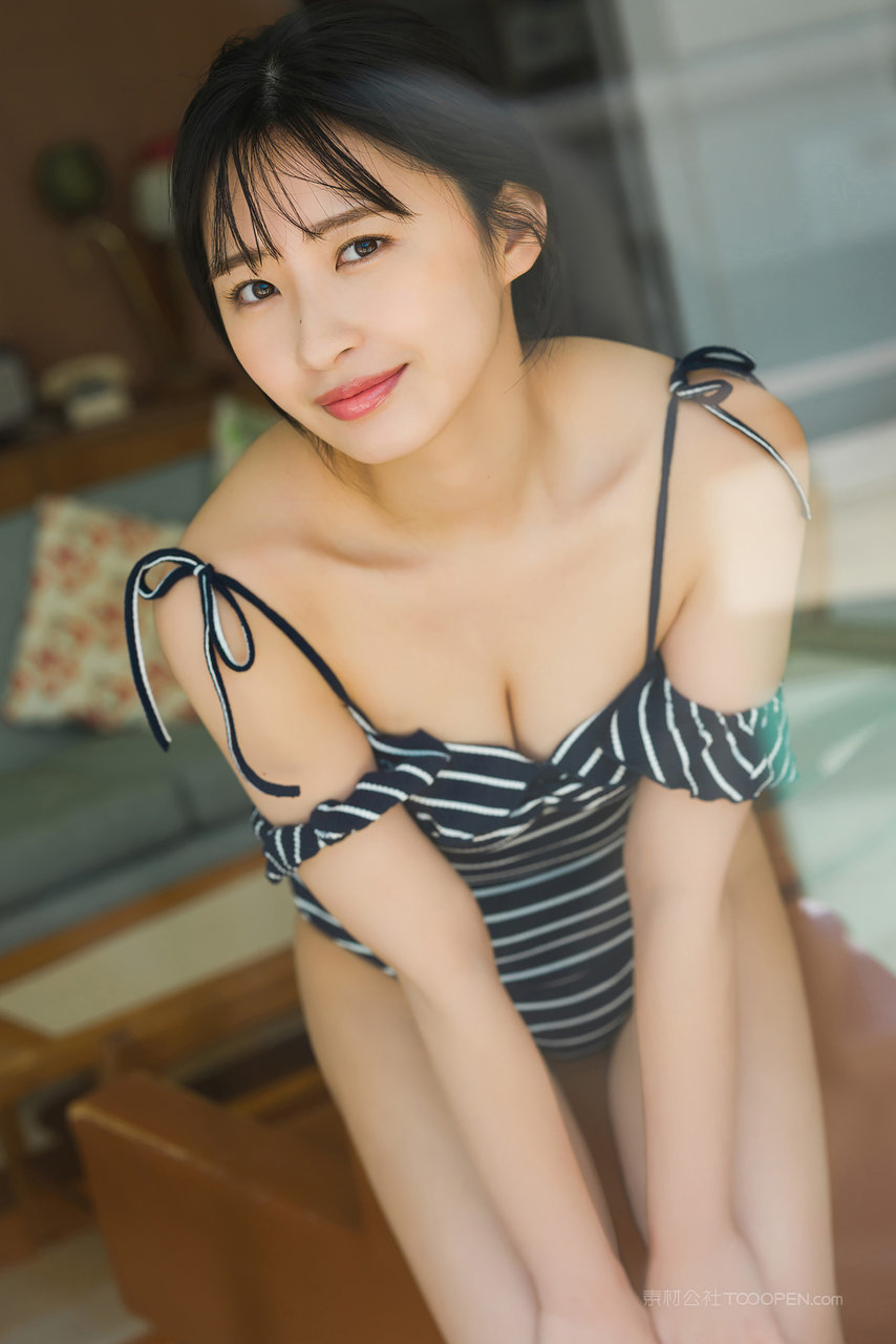 趴在玻璃上的日本翘臀美女大全