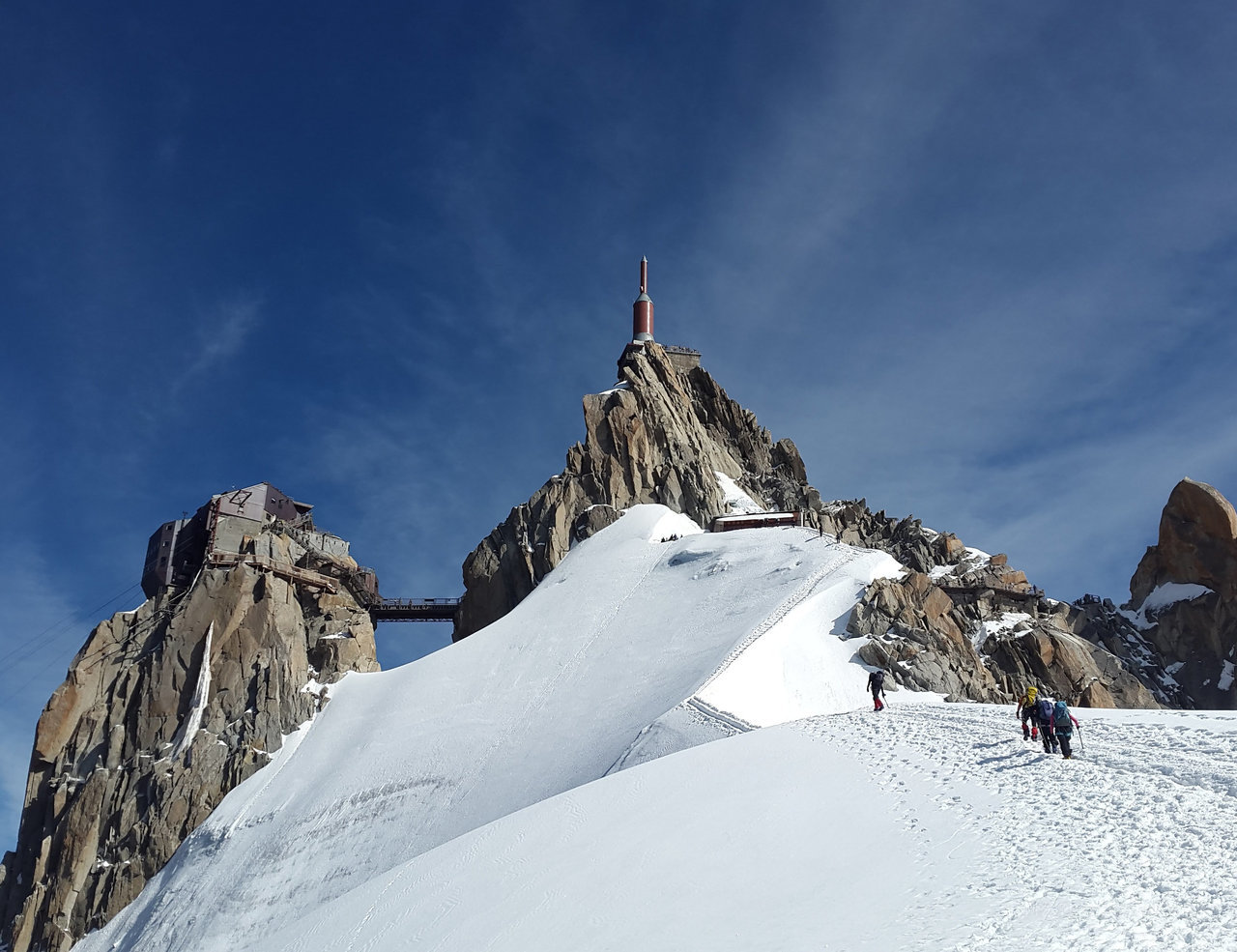 高清雪山风景画图片