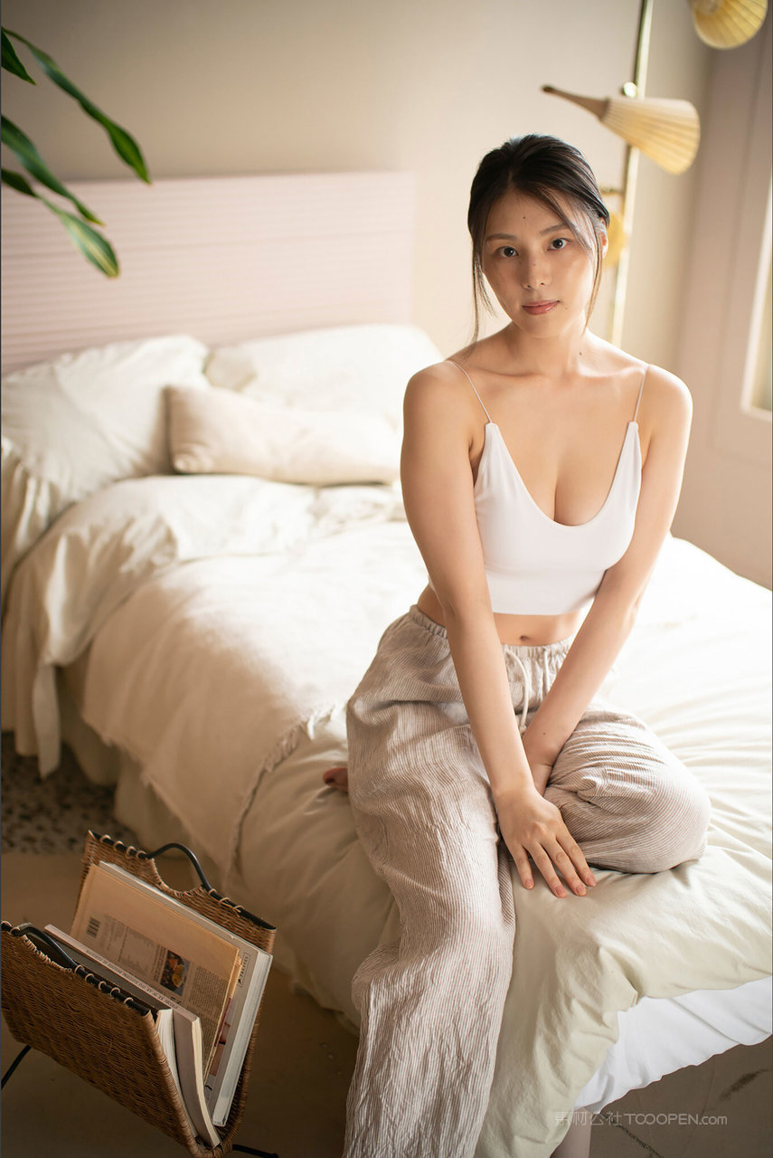 清纯美女空姐私房照