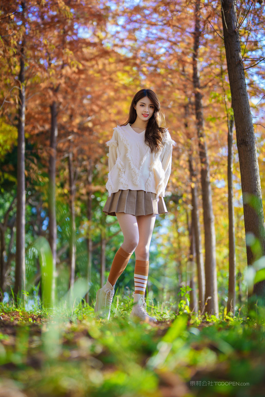 清纯甜美的韩国JK制服美女户外写真图片