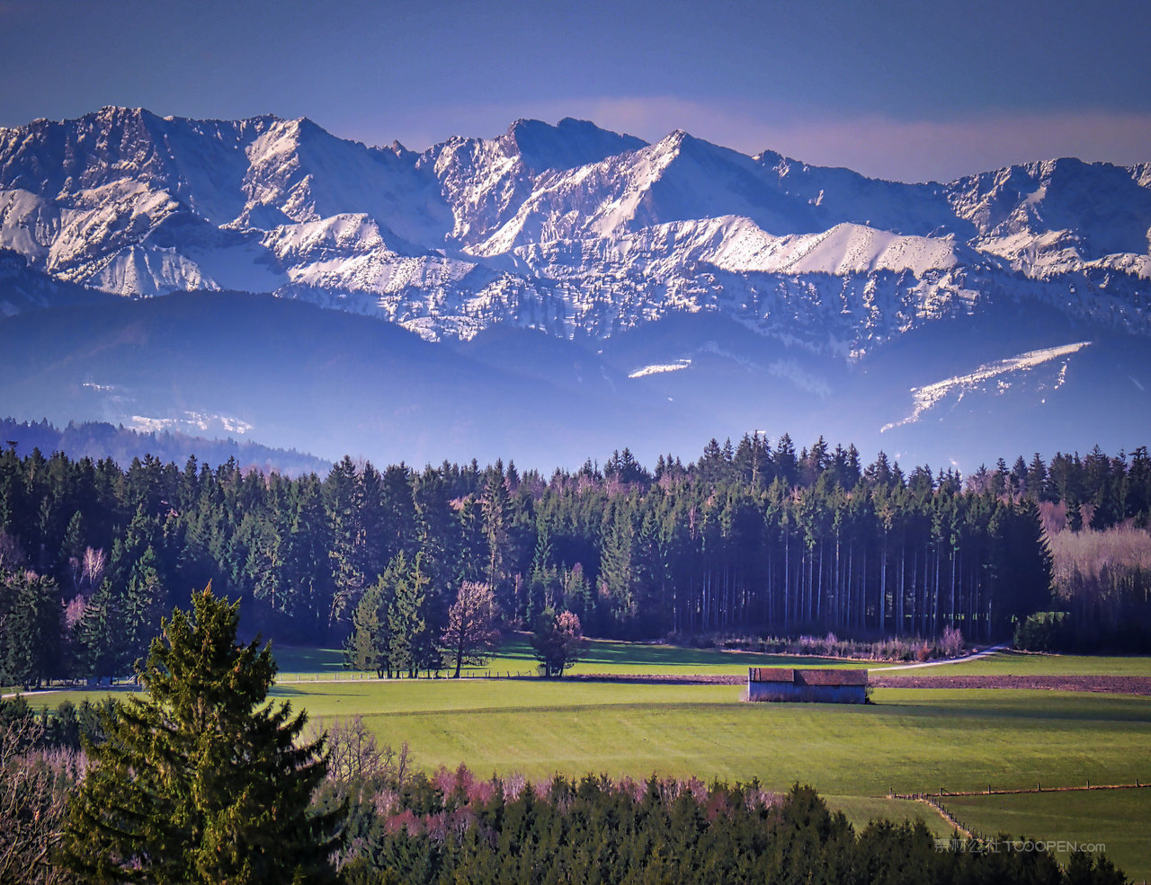 高清山脉雪山风景画图片
