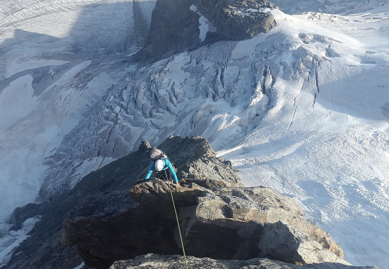 高清瑞士山脉山林山水画