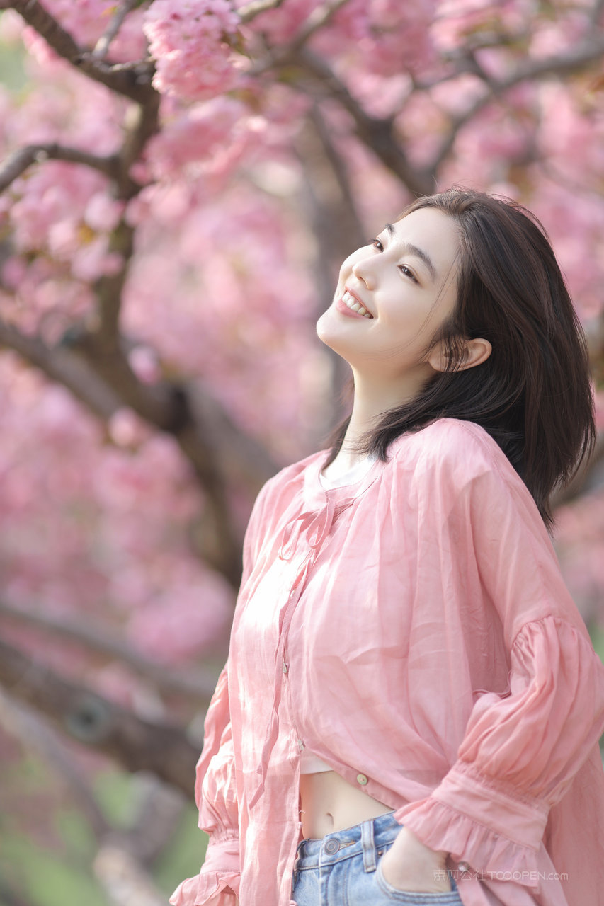 国内清纯自信短发女生唯美个人写真图片