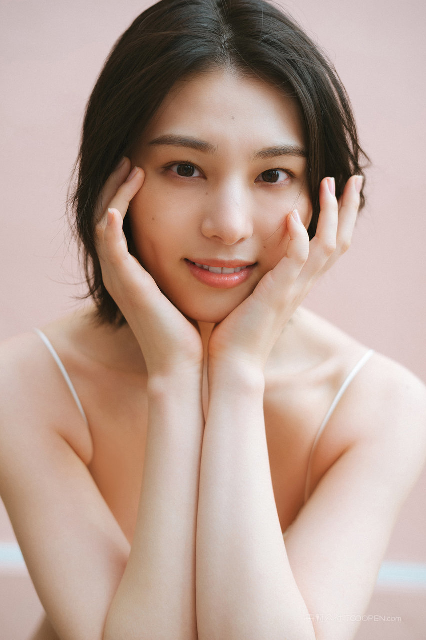 日本气质成熟美女模特上原保奈美