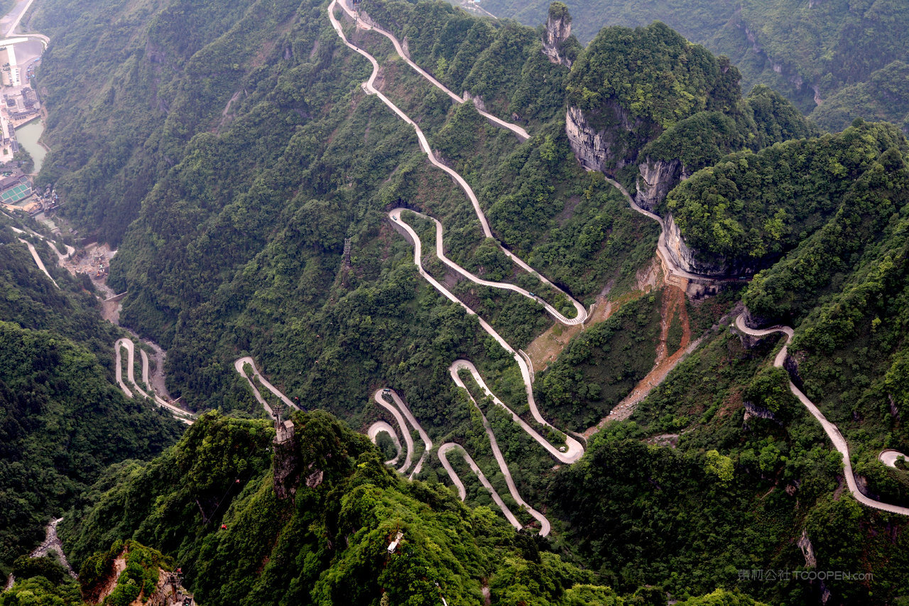 张家界山脉山峦风景画图片