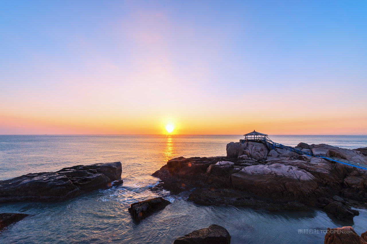 浙江舟山东极岛日出