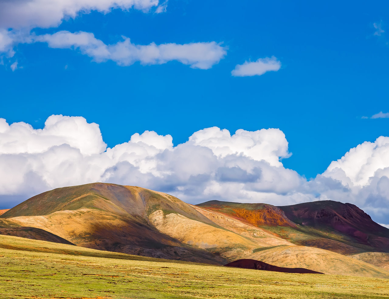 西藏风光山脉草地风景画图片