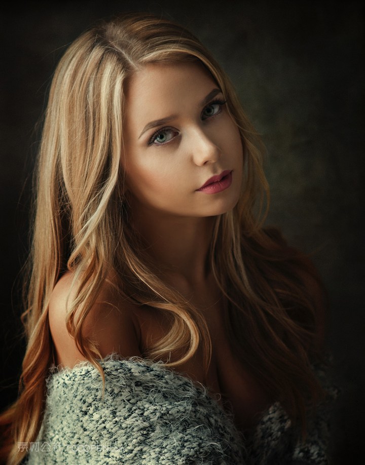 低胸金发欧美美女图片