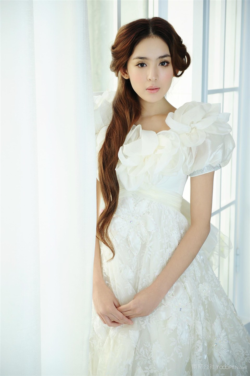 亚洲极品婚纱美女图片