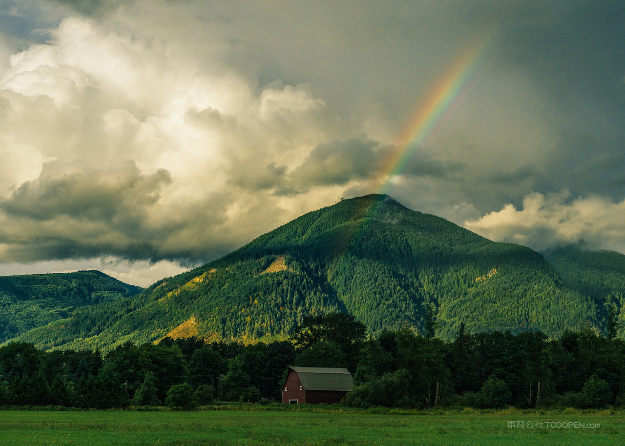 高山巍峨山脉风景画图片