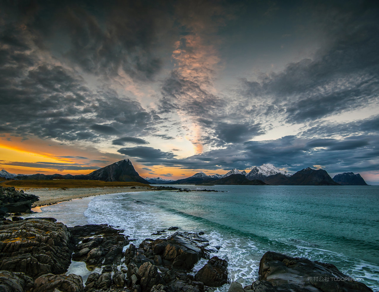 雪山山脉高清摄影图