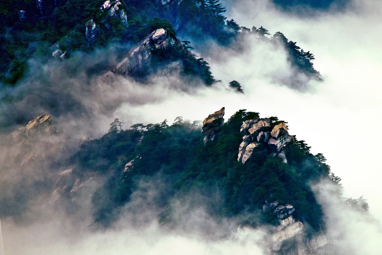 庐山谷云雾风景画图片