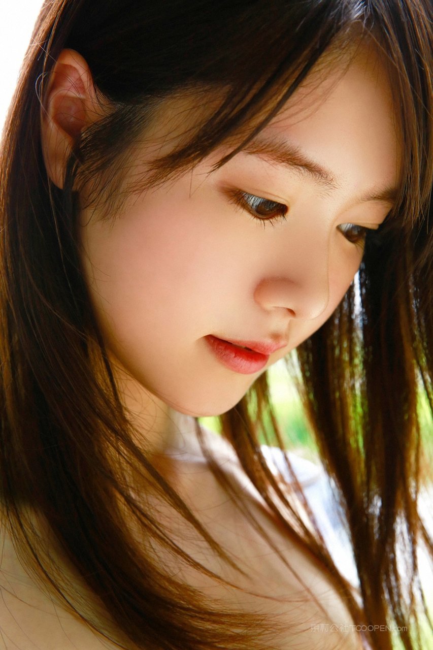眉清目秀的日本清纯女生高清特写图片