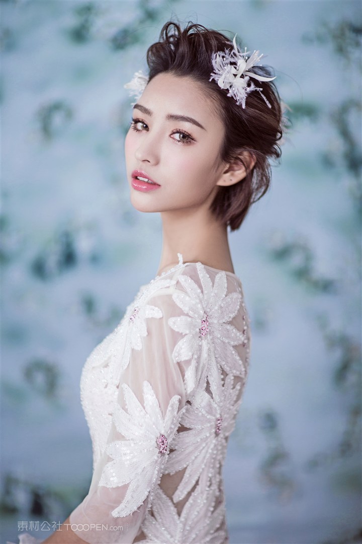 白色婚纱美女图片