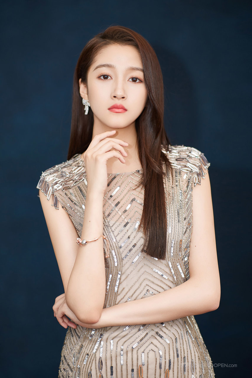 时尚气质美女明星关晓彤高清写真壁纸图片