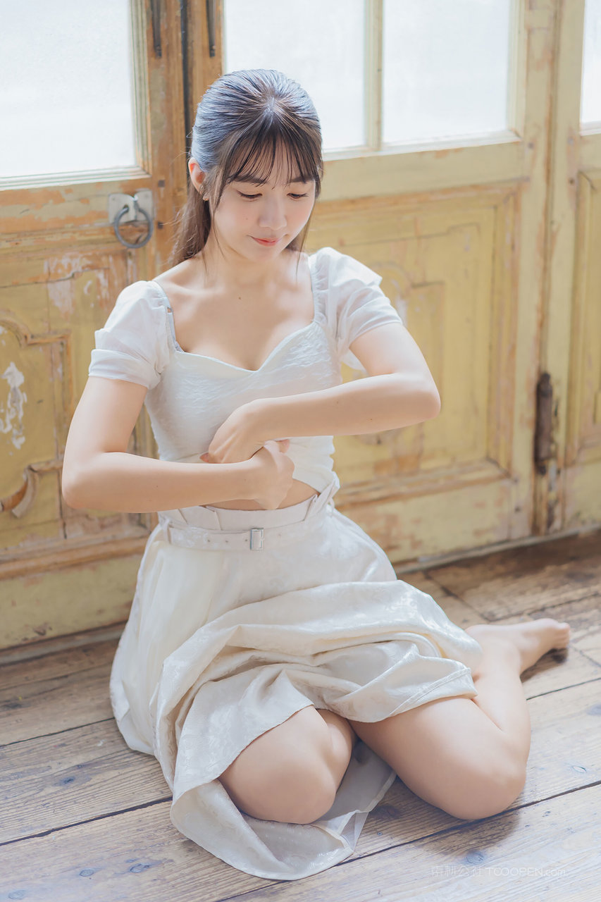 高清爆乳美女写真图片