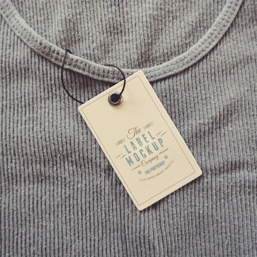T恤上的标签吊牌样机