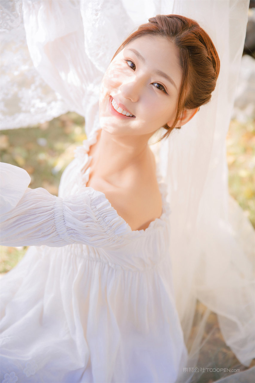 微笑的清纯美女ins高级质感头像高清大图