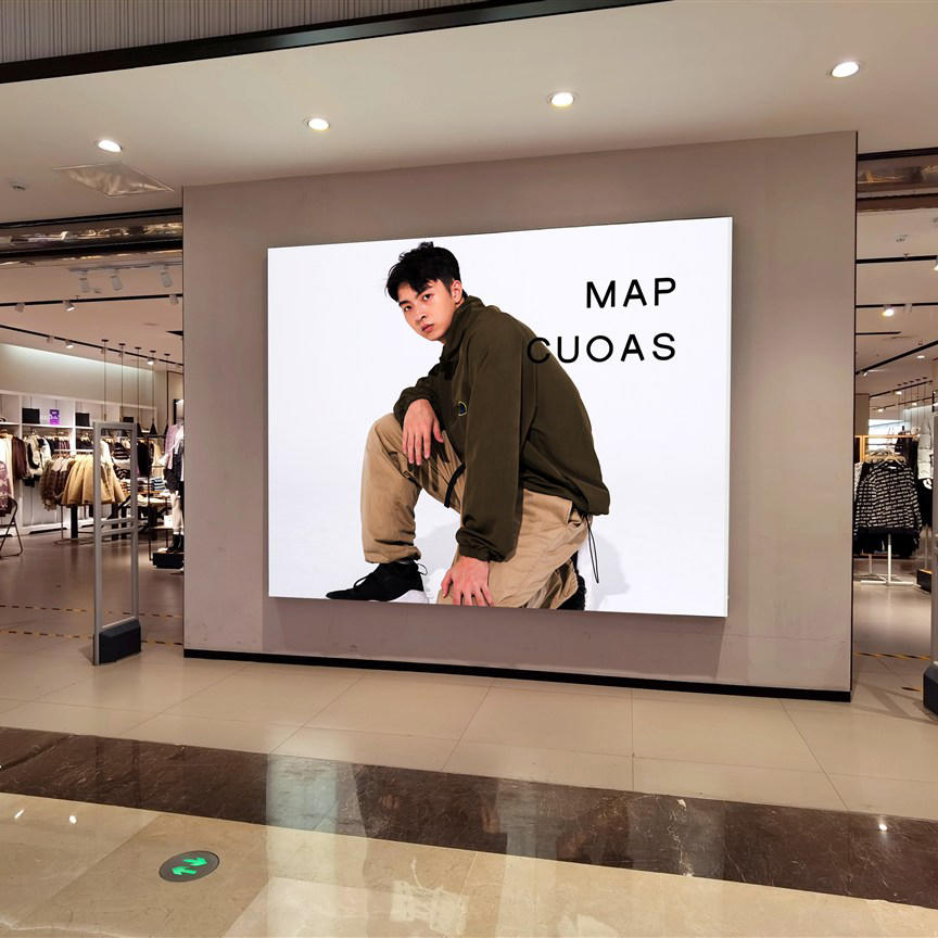 商场门店外的广告宣传样机