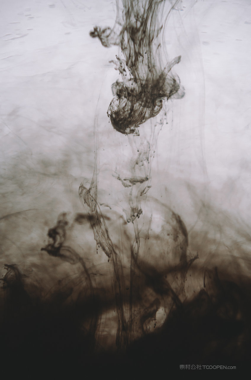 水墨意境雾气风景画