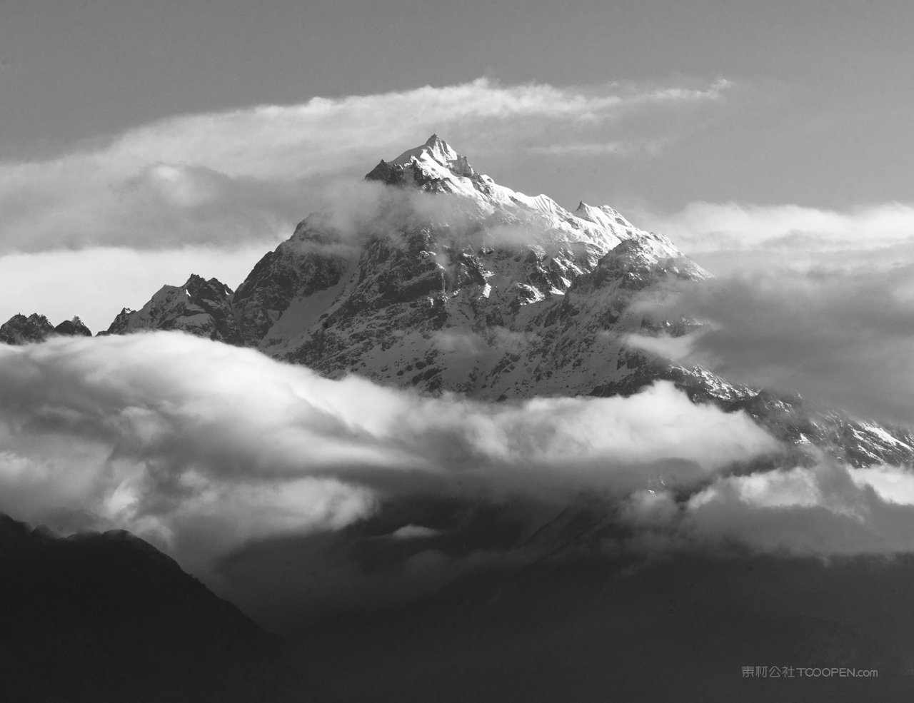 高清雪山山脉风景画
