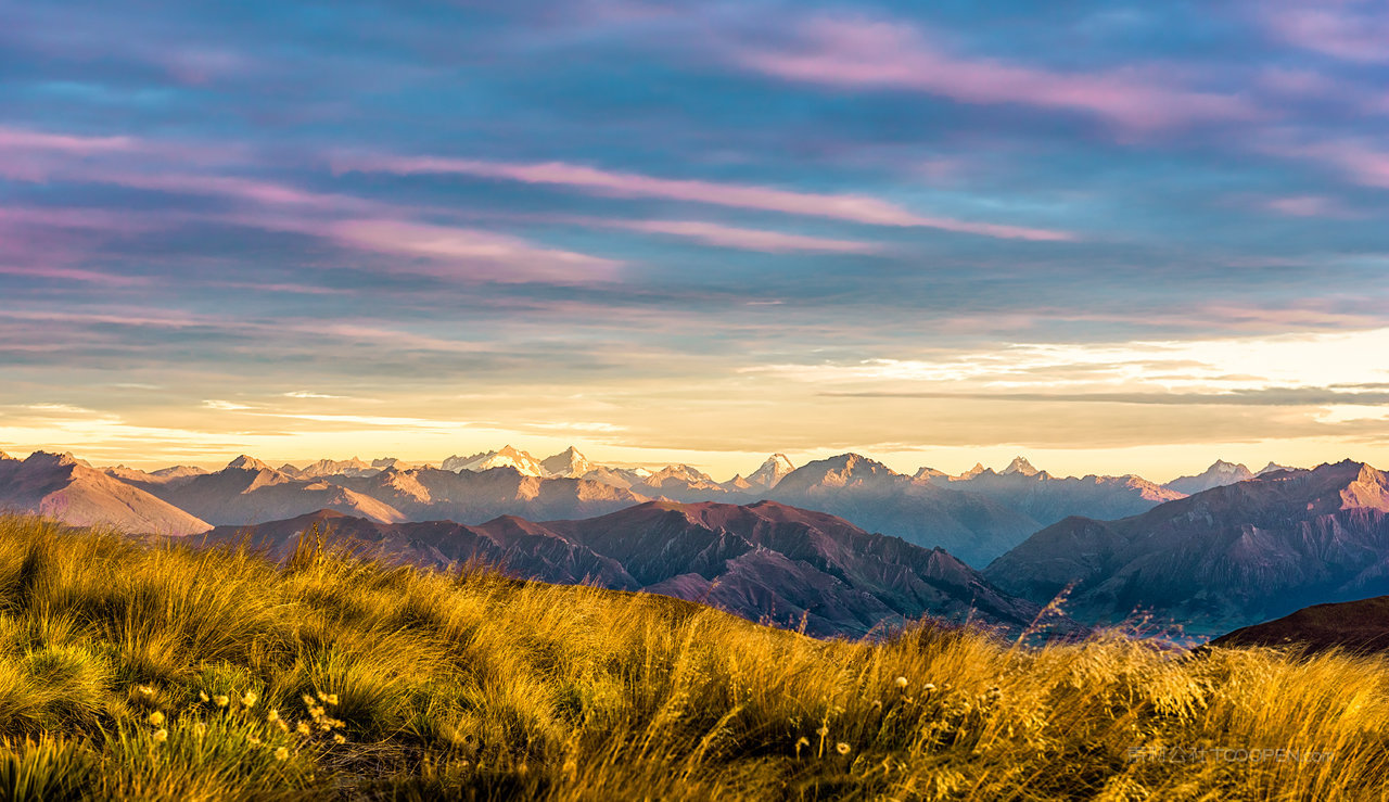 新西兰南岛的雪山与云彩