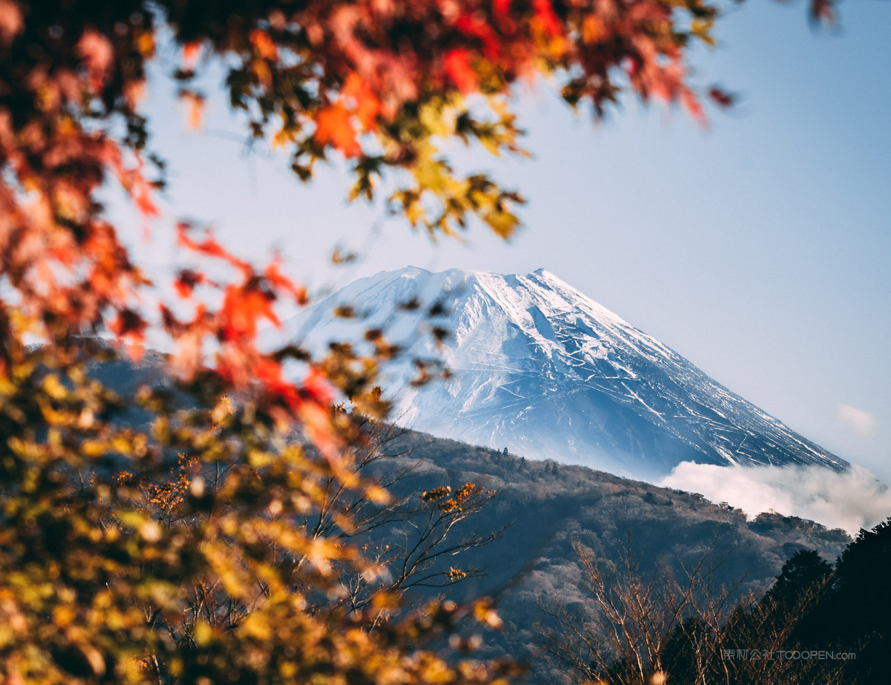 高清雪山风景画素材