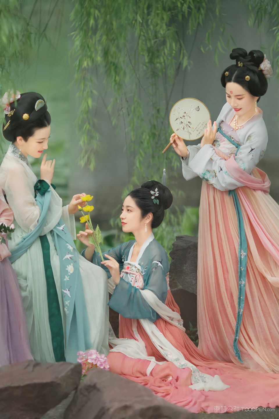 插画风古装汉服美女图片