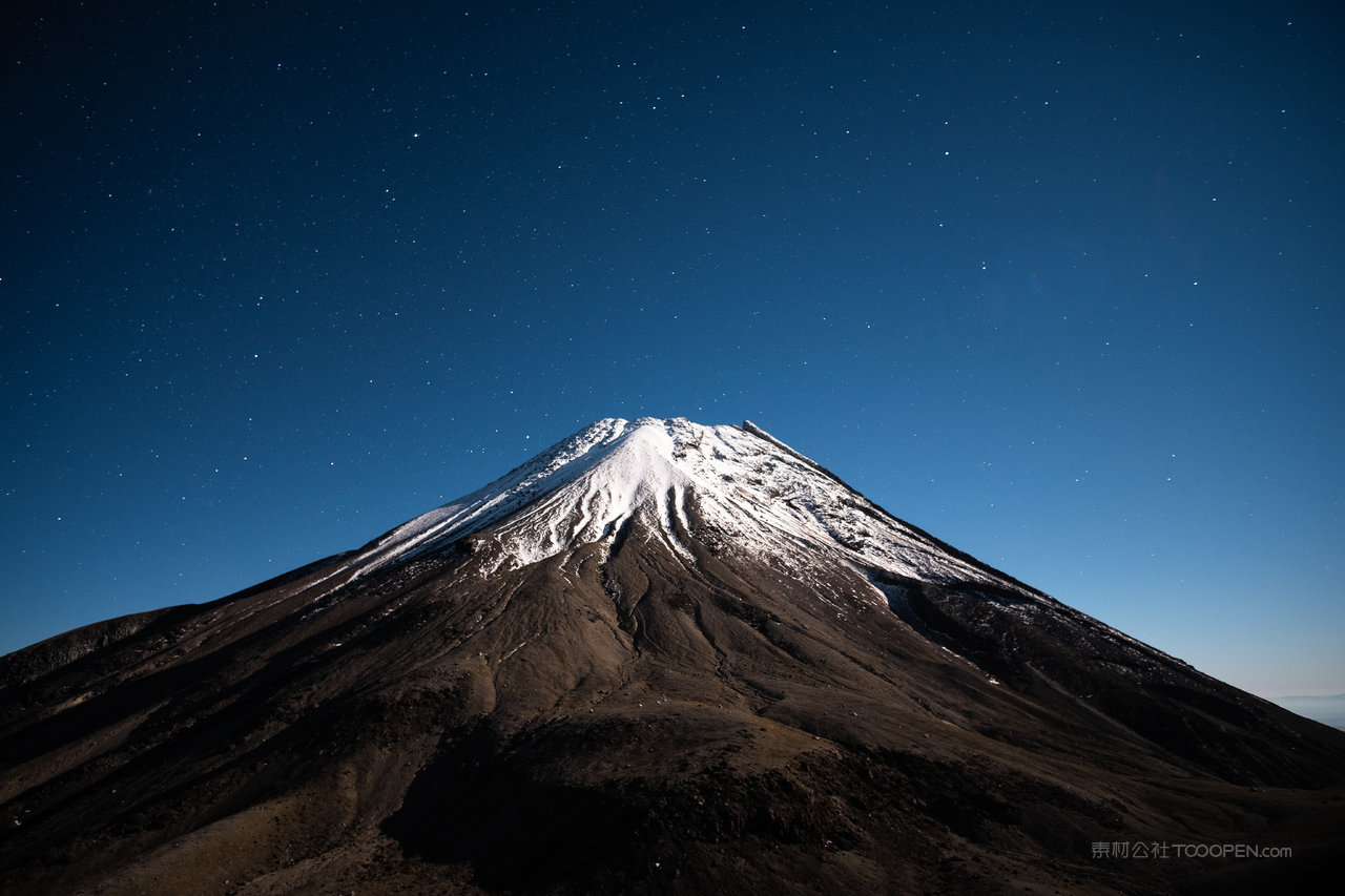 火山山脉高清风景画图片