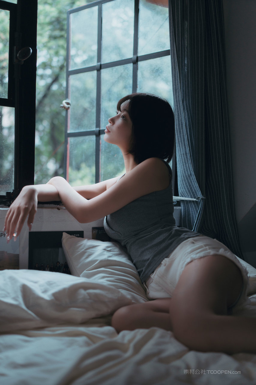 高清短发小姐姐摄影图片