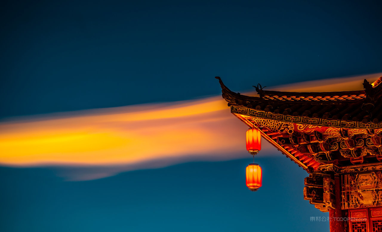 丽江束河古镇夜景建筑特写