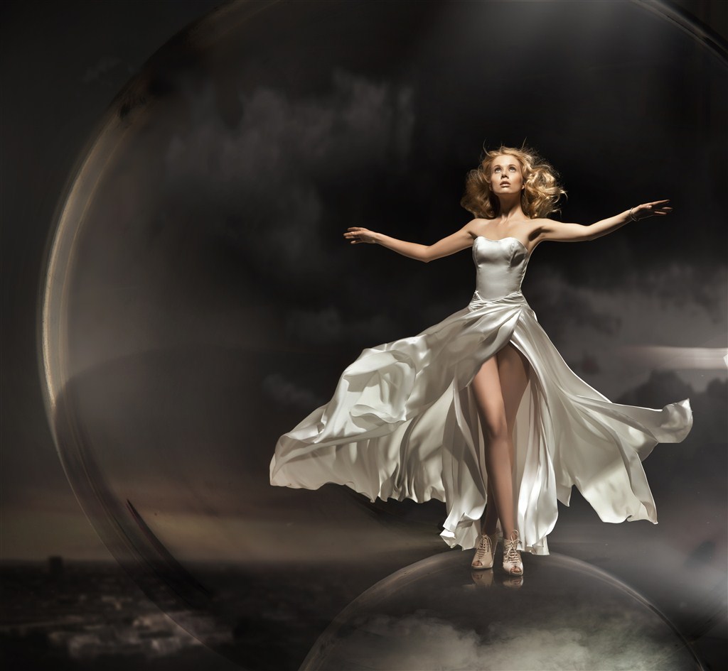 西方晚礼服美女图片写真