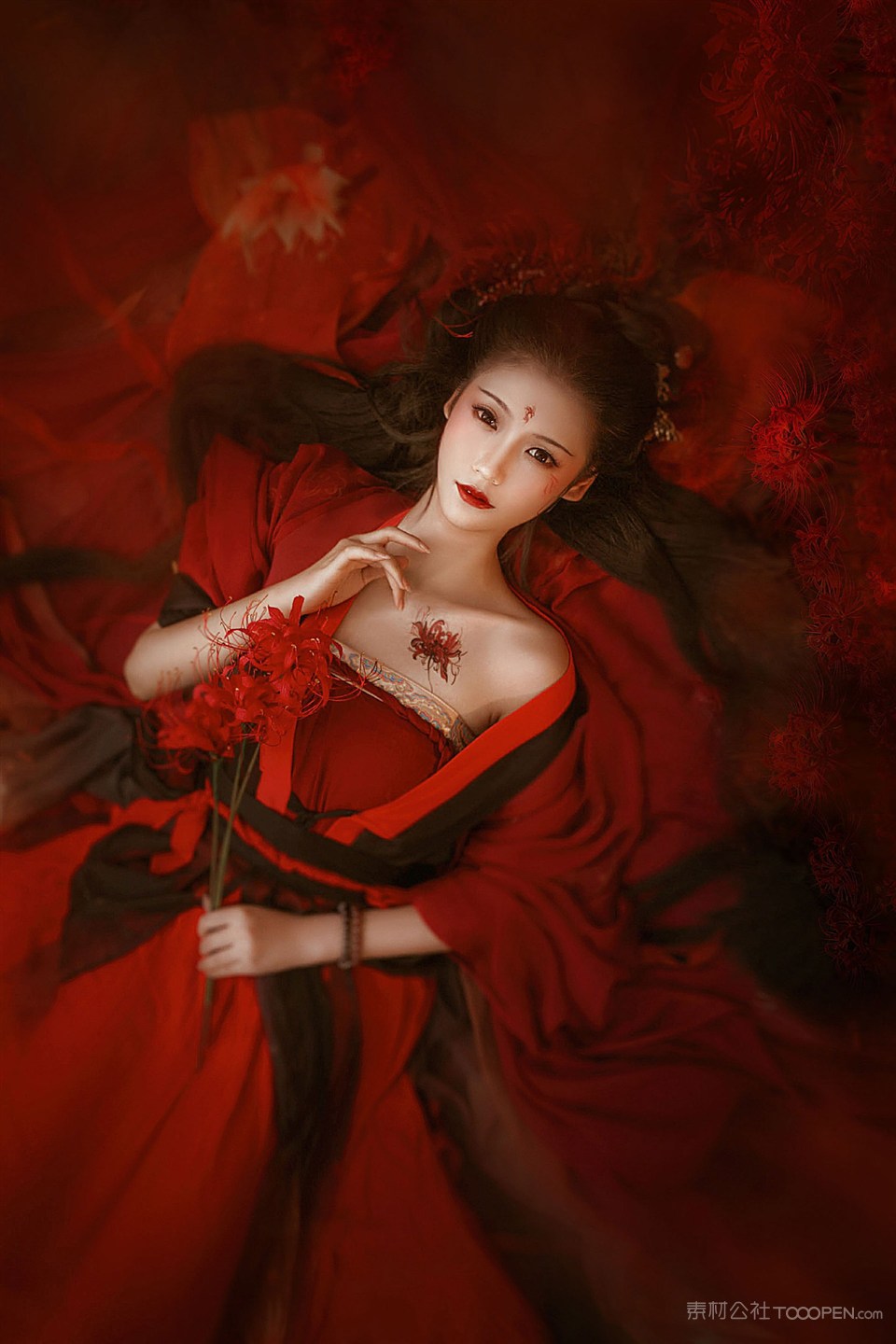 红色纹身古装汉服美女图片