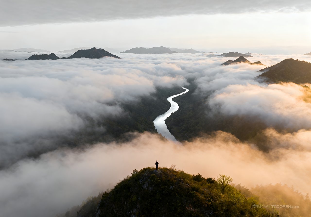 意境山峰河流山水唯美天空春季风景
