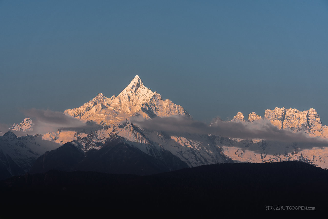梅里雪山日照金山